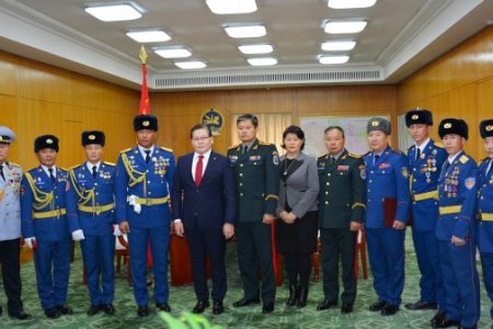 Отгонтэнгэрт гарсан ослын үеэр үүргээ амжилттай гүйцэтгэсэн алба хаагчдыг шагналаа