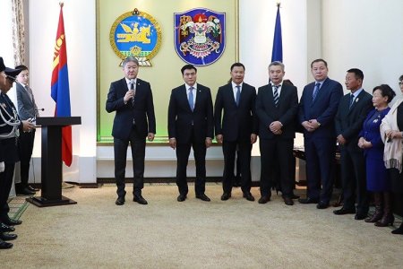 Амжилт гаргасан иргэдийг нийслэлийн шагналаар шагнав