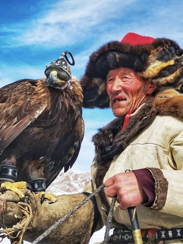 EAGLE HUNTING TRIBE & MAGNIFICENT MOUNTAINS IN WESTERN ALTAI