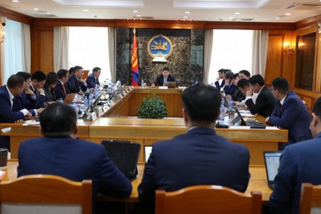 Засгийн газрын хуралдаан үргэлжилж байна
