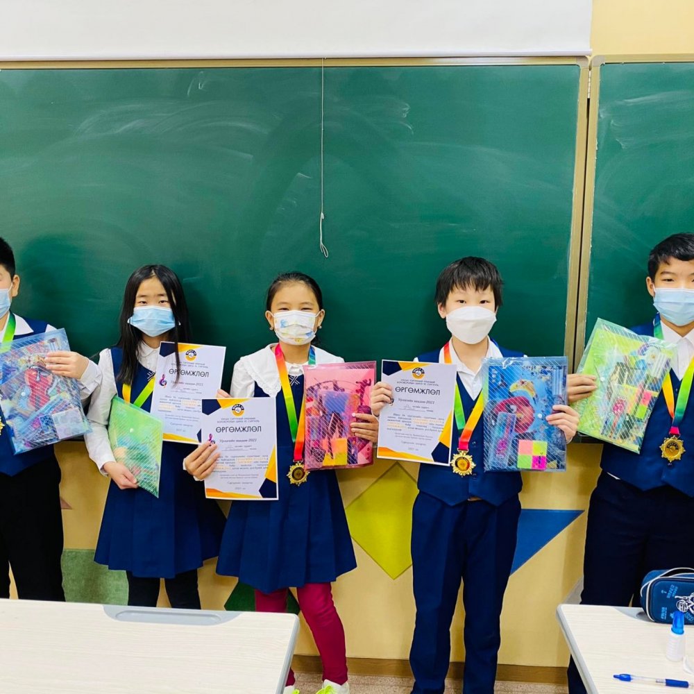 The 2020-2021 academic year winners of Shine Ue school's Online Art Festival