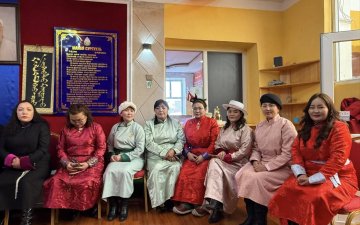 МОНГОЛ ТҮМЭН МИНЬ САР ШИНЭДЭЭ САЙХАН ШИНЭЛЭЭРЭЙ.