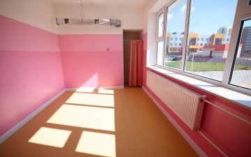 Хувийн сургуулиудад 38 тэрбум төгрөгийн татаас олгосноос улсын сургуулиудын орчин нөхцөлийг сайжруулж, багш нарын цалинг нэмэх нь зүйтэй