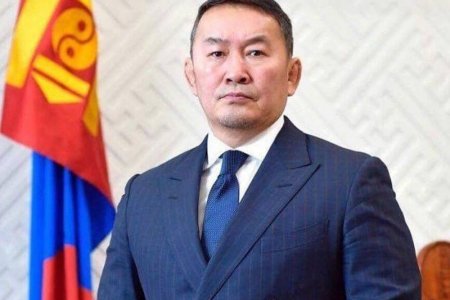 Монгол Улсын Ерөнхийлөгч зарлиг гаргаж зарим шүүхийн шүүгч, Ерөнхий шүүгчийн бүрэн эрхийг түдгэлзүүллээ