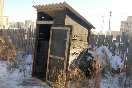 Нүхэн жорлонгоос шалтгаалж хөрсний бохирдол үүсэж үүнийг дагаж иргэдийн дунд цусан суулга өвчлөлийн тоо ч нэмэгджээ
