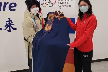 Б.Ачбадрахын дээл Олон улсын олимпын хорооны музейд байршив