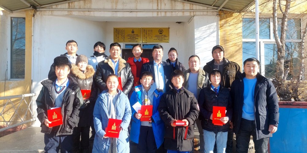 Монгол Улсын Үндсэн хуулийн өдрийг тохиолдуулан Улсын Их Хурлын даргын ивээл дор зохион байгуулагддаг сумын аварга шалгаруулах, “Шатар сонирхогчдын сумын аварга-2022” тэмцээн зохион байгууллаа. 