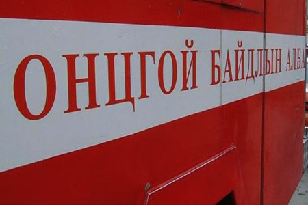 Шатахуун ачсан машин онхолдож, 200-300 литр шатахуун асгарсныг аюулгүй болгожээ