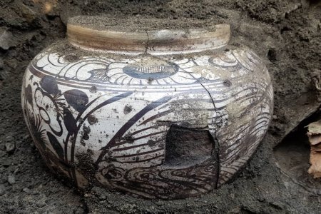 МОНГОЛЫН ЭЗЭНТ ГҮРНИЙ ҮЕД ХОЛБОГДОХ АРХЕОЛОГИЙН ШИНЭ НЭЭЛТ: МӨНХ ЦЭВДЭГТ ХАДГАЛАГДАЖ ҮЛДСЭН НЭН ХОВОР ОЛДВОРУУД