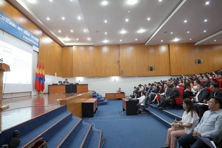 Нийслэлийн төрийн албан хаагчдын үйл ажиллагааг сайжруулах зорилготой хяналтын картын тогтолцоог нэврүүллээ