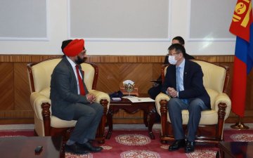 Education Minister meets Ambassador of India