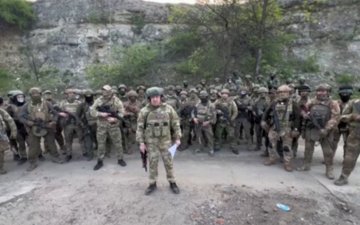 Украины арми болон хөлсний гэрээт цэргийн Вагнер группийн тэргүүн Евгений Пригожиний мэдээлснээр Оросын армийн цэргүүд дайны халуун цэг Бахмут хотоос ухарч байна