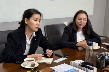 Монгол Улсын Ерөнхийлөгчийн зөвлөх Б.Жавхлантай уулзаж арьс ширний салбарын талаар мэдээлэл хүргэж, санал солилцлоо