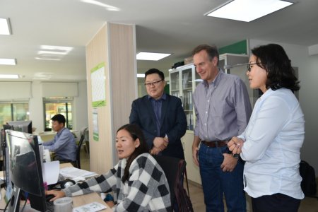 Брандон Бестелмейр МБАНХ-нд мэргэжил арга зүйн зөвөлгөө өгөв
