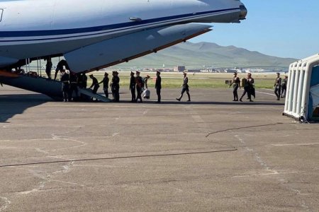 Ялалтын баярт оролцсон Монгол цэргүүд Оросын цэргийн онгоцоор эх орондоо ирлээ