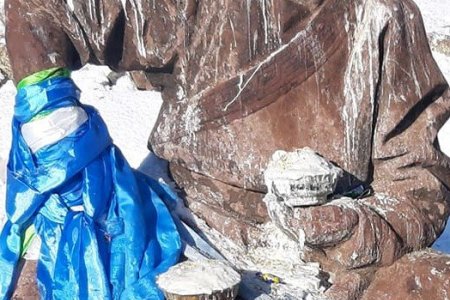 Цонх, тагтаараа сүү өргөх нь бусдын эд хөрөнгийг бохирдуулан, бухимдлыг төрүүлж байгаа учраас муу үр дагавартай 