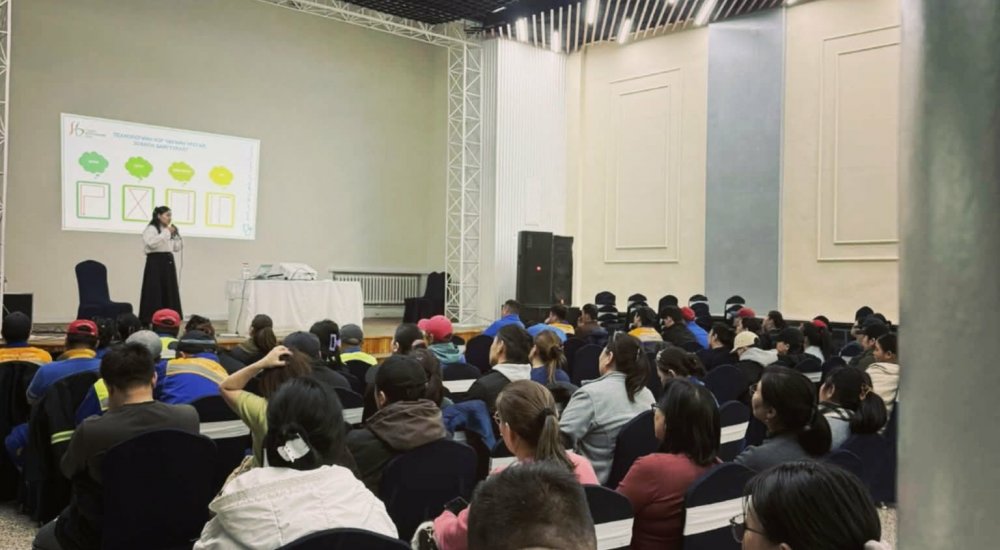 Сэлэнгэ аймгийн ЭМГ-н Хяналт шалгалтын хэлтсээс эрүүл ахуй, халдвар хамгааллын чиглэлээр танхимын сургалтыг үе шаттайгаар зохион байгуулж эхэллээ. 