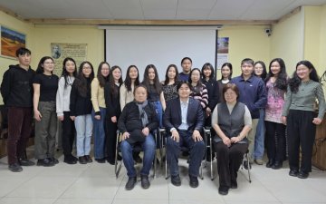 Ишдоржийн ДАВААДОРЖ МОНГОЛ ҮЛГЭР, ТУУЛЬ ДАХЬ ХАТДЫН  ЗҮҮДНИЙ ӨГҮҮЛЭМЖИЙГ ШИНЖЛЭН ҮЗЭХ НЬ бүтэц, бичиглэлийн задлал шинжилгээ сэдвээр лекц уншлаа.