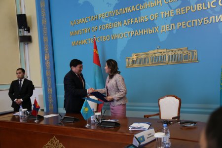 Харилцааг шинэ шатанд гаргасан Астанагийн хуралдаан