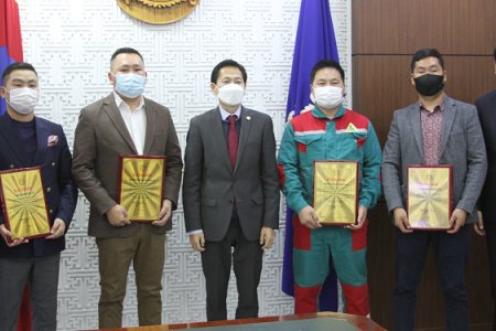 Гэр хорооллыг барилгажуулах төсөлд шалгарсан компаниудад батламж гардууллаа