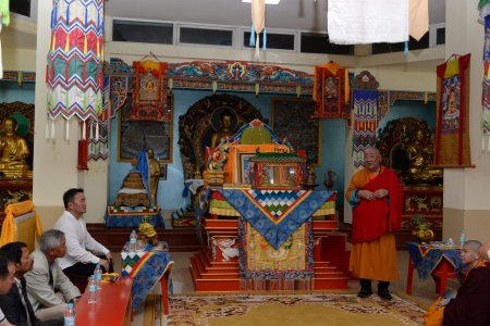 Ерөнхийлөгч Х.Баттулга БНЭУ-д байдаг Монгол хийдэд зочиллоо