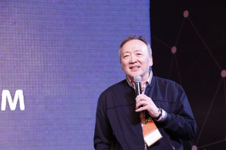 Халдвар авсан Д.Энхбат вакцины 2-р тундаа хамрагдалгүй олон мянган иргэдтэй уулзаж, хариуцлагагүй ханджээ