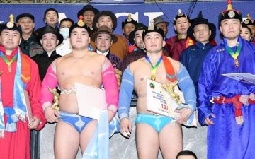 Улсын гарьд П.Сүхбатын нэрэмжит барилдаанд аймгийн арслан М.Баасанжав түрүүлэв