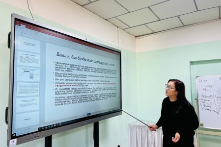 ЭРҮҮЛ МЭНДИЙН БАЙГУУЛЛАГЫН АЮУЛТАЙ ХОГ ХАЯГДЛЫН ЧИГЛЭЛЭЭР ЭМЧ, ЭМНЭЛГИЙН МЭРГЭЖИЛТНҮҮДЭД ЦАХИМ СУРГАЛТ ЗОХИОН БАЙГУУЛЛАА