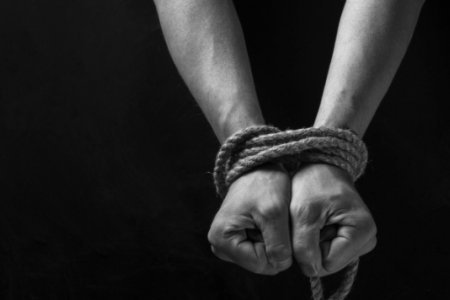 Гадаадад бэлгийн мөлжлөгөд автсан иргэдээ авчирчээ