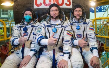 ОХУ-ын кино баг эх дэлхийдээ газарджээ