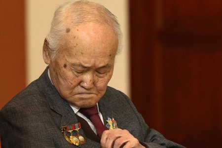 Зохиолч Б.Баастад Хөдөлмөрийн баатар,  жүжигчин М.Баярмагнайд Гавьяат цол хүртээлээ 