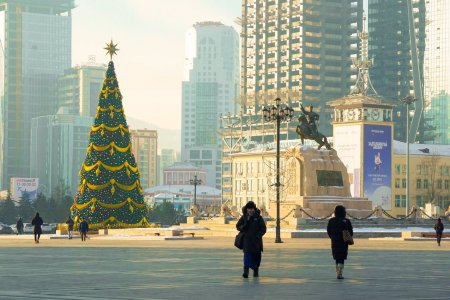 Төв талбайн сүлд модны гэрлийг маргааш 19:00 цагт асаана