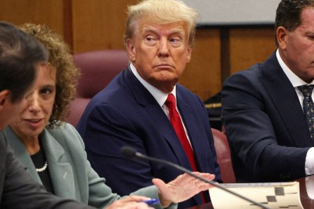 АНУ-ын Ерөнхийлөгч асан Доналд Трамп зохиолч эмэгтэйн биед бэлгийн сэдлээр халдсан гэж шүүхээс дүгнэжээ