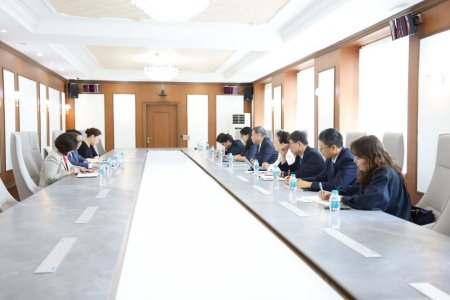 БҮГД НАЙРАМДАХ ХЯТАД АРД УЛСЫН НИЙГМИЙН ШИНЖЛЭХ УХААНЫ АКАДЕМИЙН ТӨЛӨӨЛӨГЧДИЙГ ХҮЛЭЭН АВЧ УУЛЗЛАА