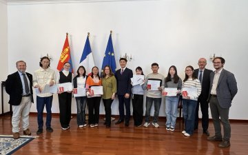 “ИЛГЭЭЛТ 2100” ХӨТӨЛБӨРИЙН ХҮРЭЭНД 2025-2026 ОНЫ ХИЧЭЭЛИЙН ЖИЛД БҮГД НАЙРАМДАХ ФРАНЦ УЛСАД НАЙМАН ОЮУТАН СУРАЛЦАХААР БОЛЛОО