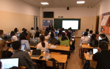 3, 4-р ангийн сурагчдад тоглонгоо суралцах арга зүйгээр англи хэлний хичээл орно