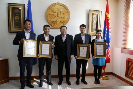 БҮСИЙН МАТЕМАТИКИЙН ОЛИМПИАДЫН ТЭРГҮҮЛЭГЧДЭД МОНГОЛБАНКНЫ ШИЛЖИН ЯВАХ ЦОМ ОЛГОНО