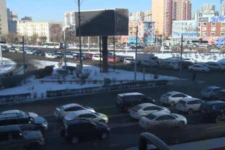Жолооч нэг уулзвар нэвтрэхдээ хамгийн ихдээ 4 минут хүлээх ёстой ч энэ зохицуулалт нь 120 мянгатын уулзвар дээр хэрэгжихгүй байна
