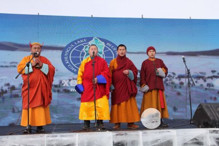 “Хөх сувд” мөсний баяр хүүхэд, нохойн доог болов