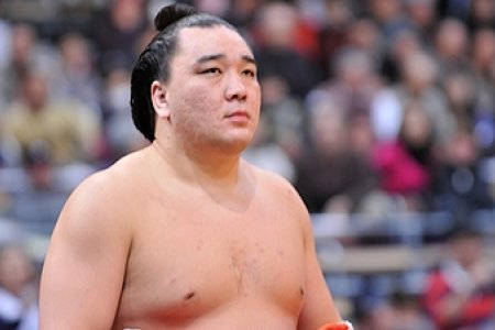 Харүмафүжи: Таканоива дүүдээ хандаж хэлэхэд “Сүмо бөхийн хүндлэл гэж юу байдгийг ухамсарлаж яваарай”