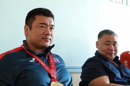 Гавьяат тамирчин Э.Содномпилжээд 120 сая, дасгалжуулагч Д.Баттулгад 60 сая төгрөг олгохоор шийдвэрлэв