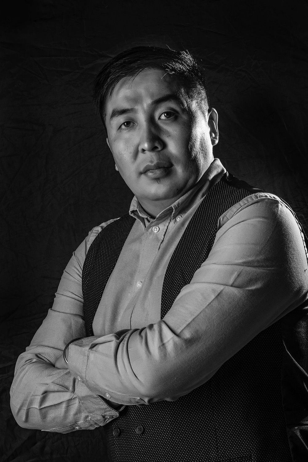 Б. Можуухай