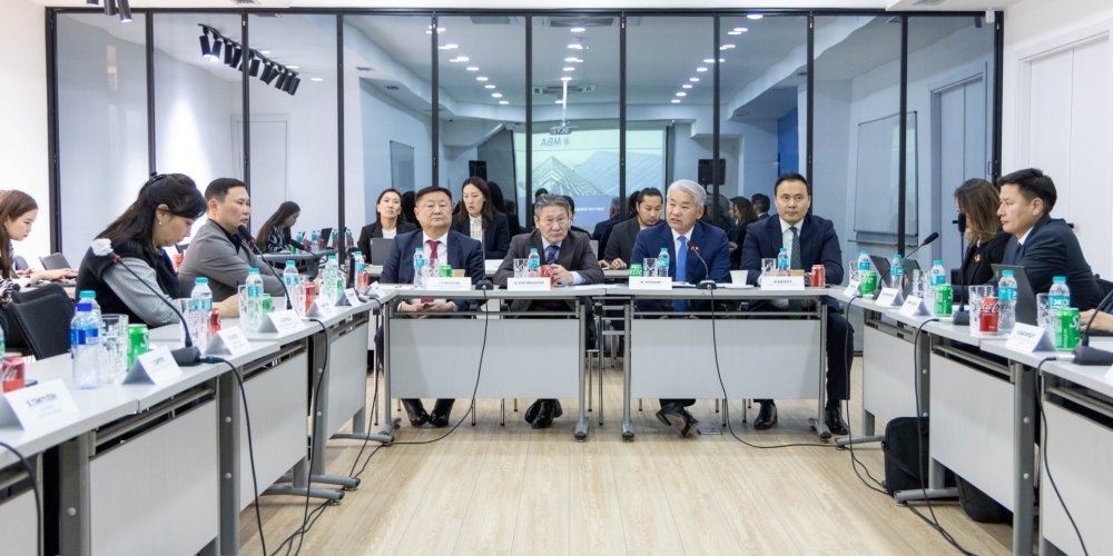 Эдийн засаг, хөгжлийн сайд Ж.Энхбаяр “Монголын банкны холбоо”-ны удирдлагуудтай уулзав 