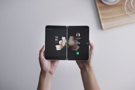 Майкрософт компани гар утасны бизнест эргэн ирлээ