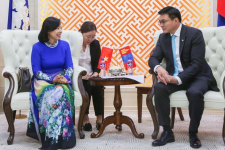 Вьетнам Улсын Элчин сайдыг хүлээн авч уулзлаа