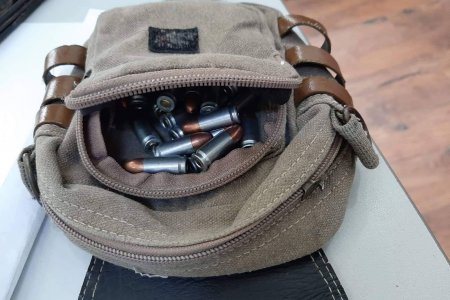 Хууль бусаар сум, галт зэвсэг борлуулдаг гурван иргэнийг саатуулжээ