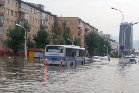 Болзошгүй үер, усны аюулаас сэрэмжтэй байхыг анхааруулж байна