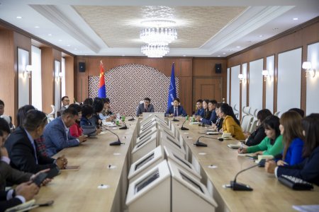 Сонгинохайрхан дүүрэг дэх төрийн өмчийн ЕБС-ийн захирлуудтай уулзав