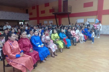 “Алдарт эх” нэг, хоёрдугаар одон, “Дархан бэр”, “Уран бэр”-ээр өргөмжлөгдсөн эхчүүдийг алдаршууллаа.  