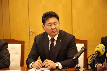 Ерөнхий сайдын ажлын албаныхны өрөөг шалгана